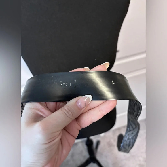 Unbranded | Silver  Embossed Belt | Size L - Picture 5 of 8